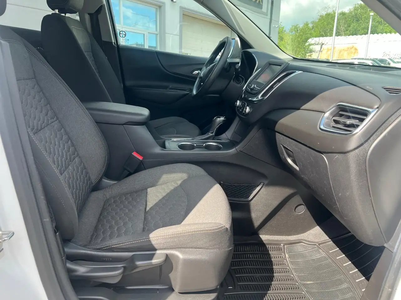 Chevrolet Equinox photo Chevrolet Equinox