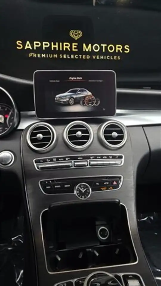 Mercedes-Benz C-Class снимка Mercedes-Benz C-Class