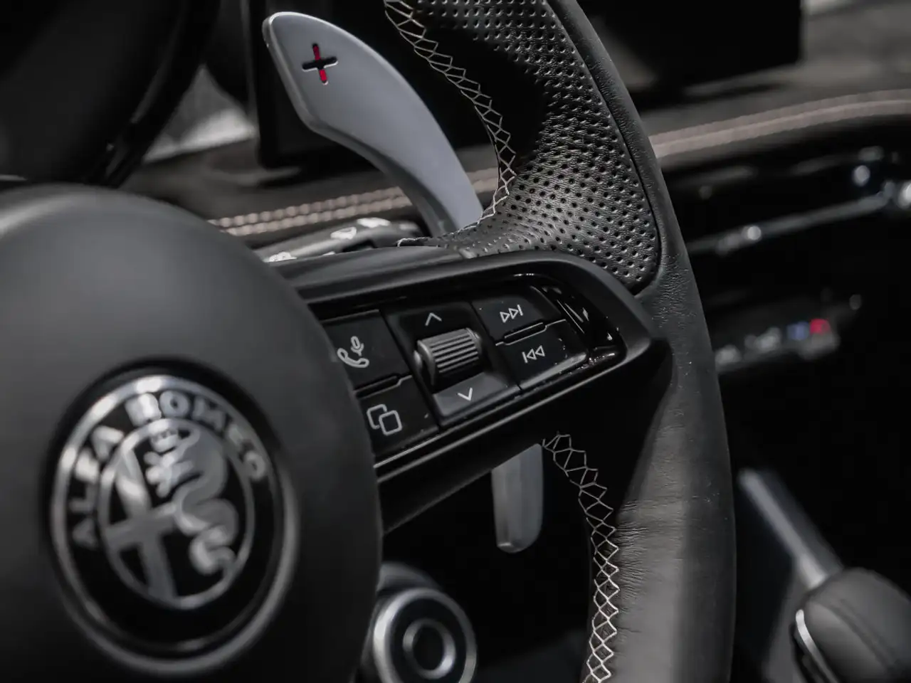 Alfa Romeo Tonale photo Alfa Romeo Tonale