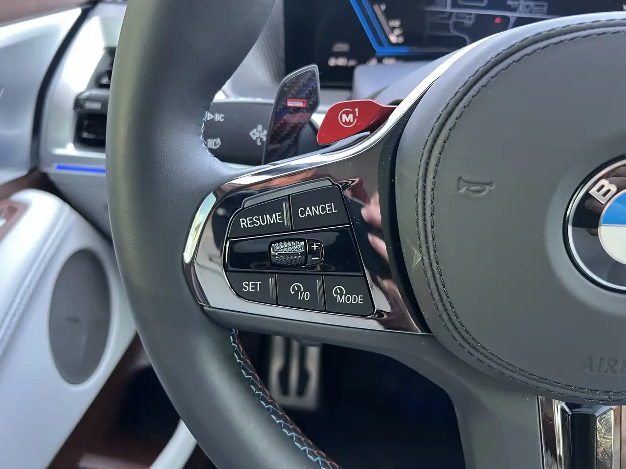 BMW XM снимка BMW XM