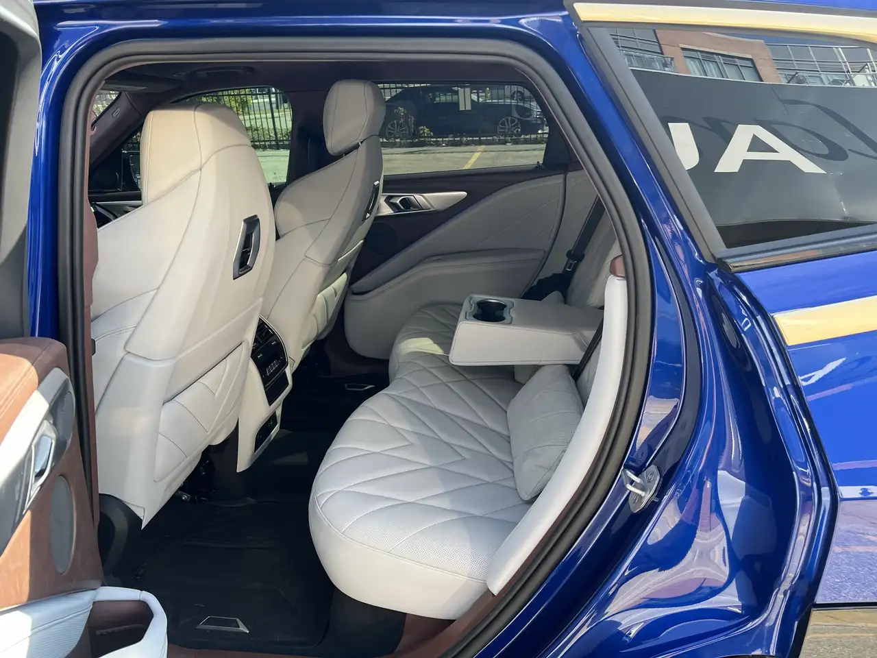 BMW XM снимка BMW XM