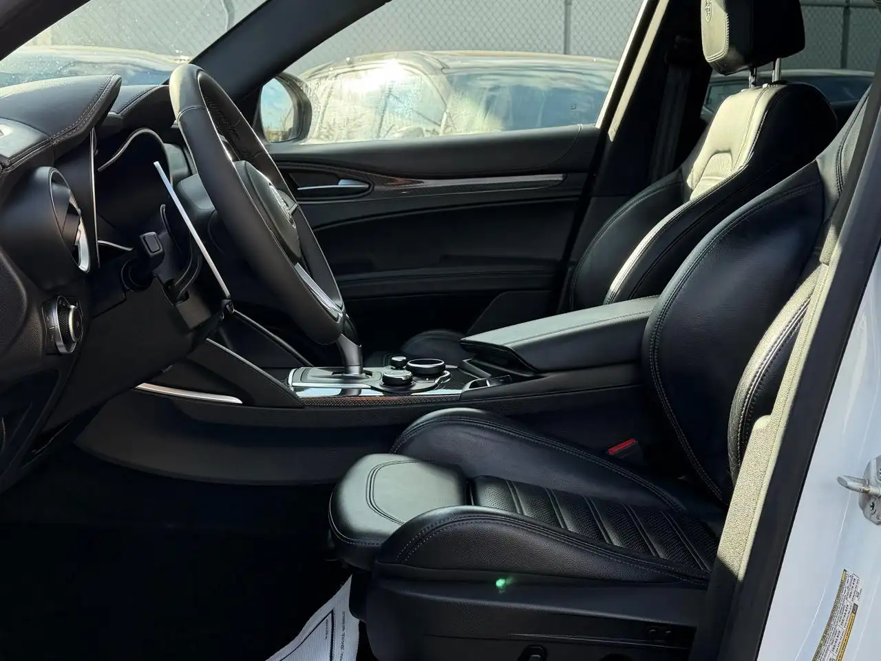 Alfa Romeo Stelvio снимка Alfa Romeo Stelvio
