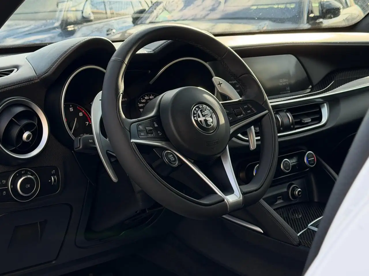 Alfa Romeo Stelvio снимка Alfa Romeo Stelvio