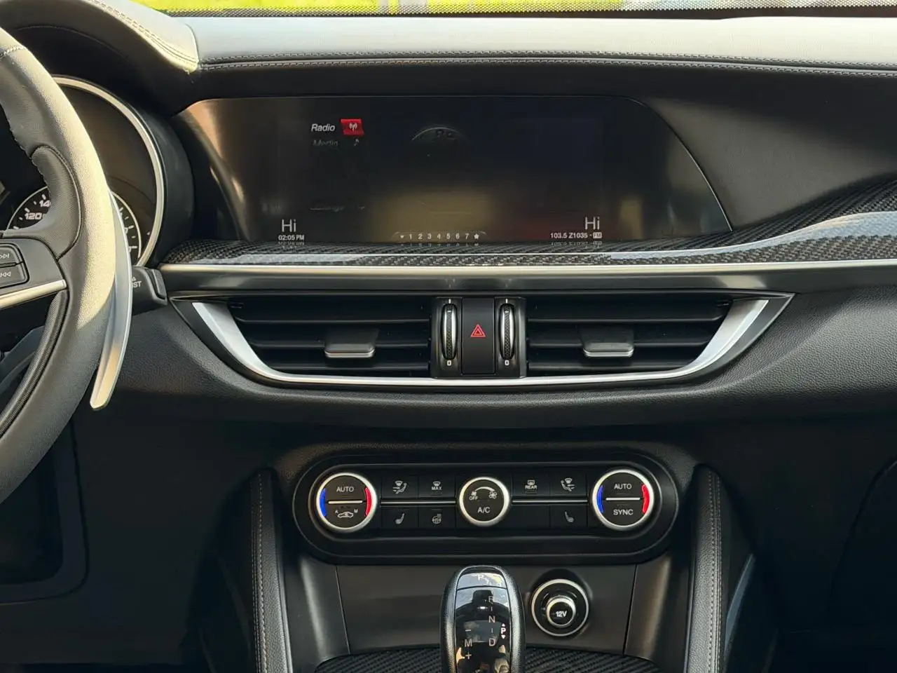 Alfa Romeo Stelvio снимка Alfa Romeo Stelvio