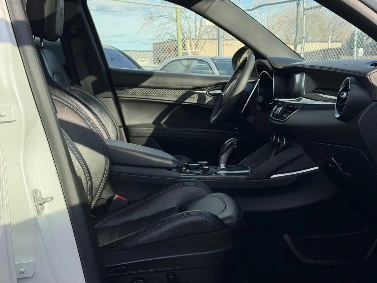 Alfa Romeo Stelvio снимка Alfa Romeo Stelvio