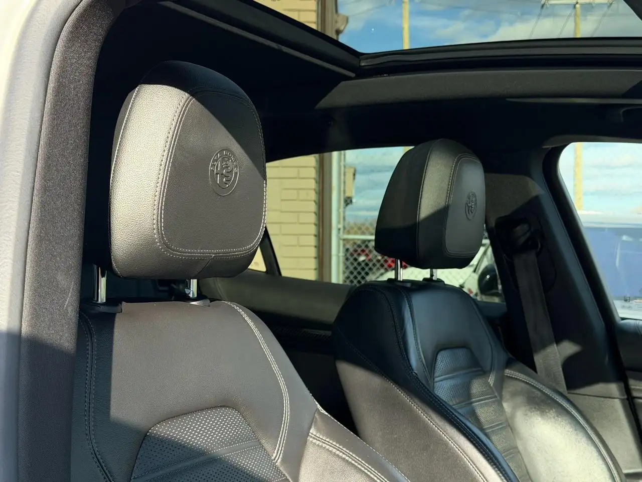 Alfa Romeo Stelvio снимка Alfa Romeo Stelvio