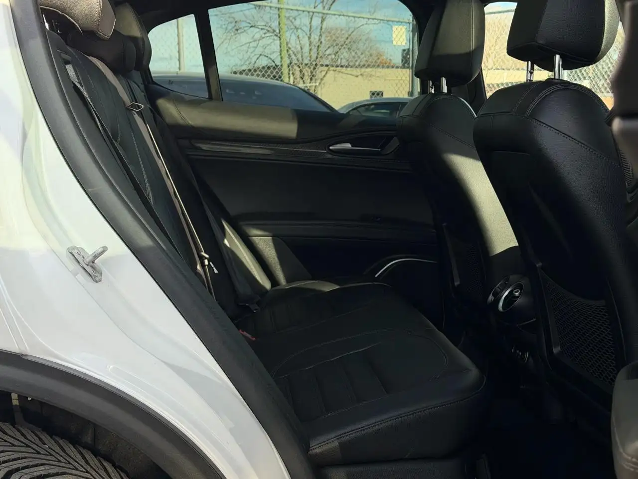 Alfa Romeo Stelvio снимка Alfa Romeo Stelvio