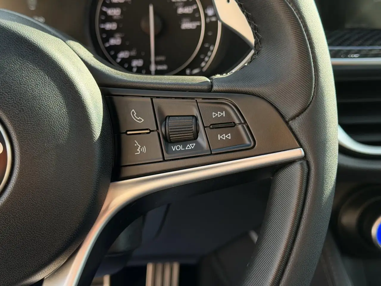 Alfa Romeo Stelvio снимка Alfa Romeo Stelvio
