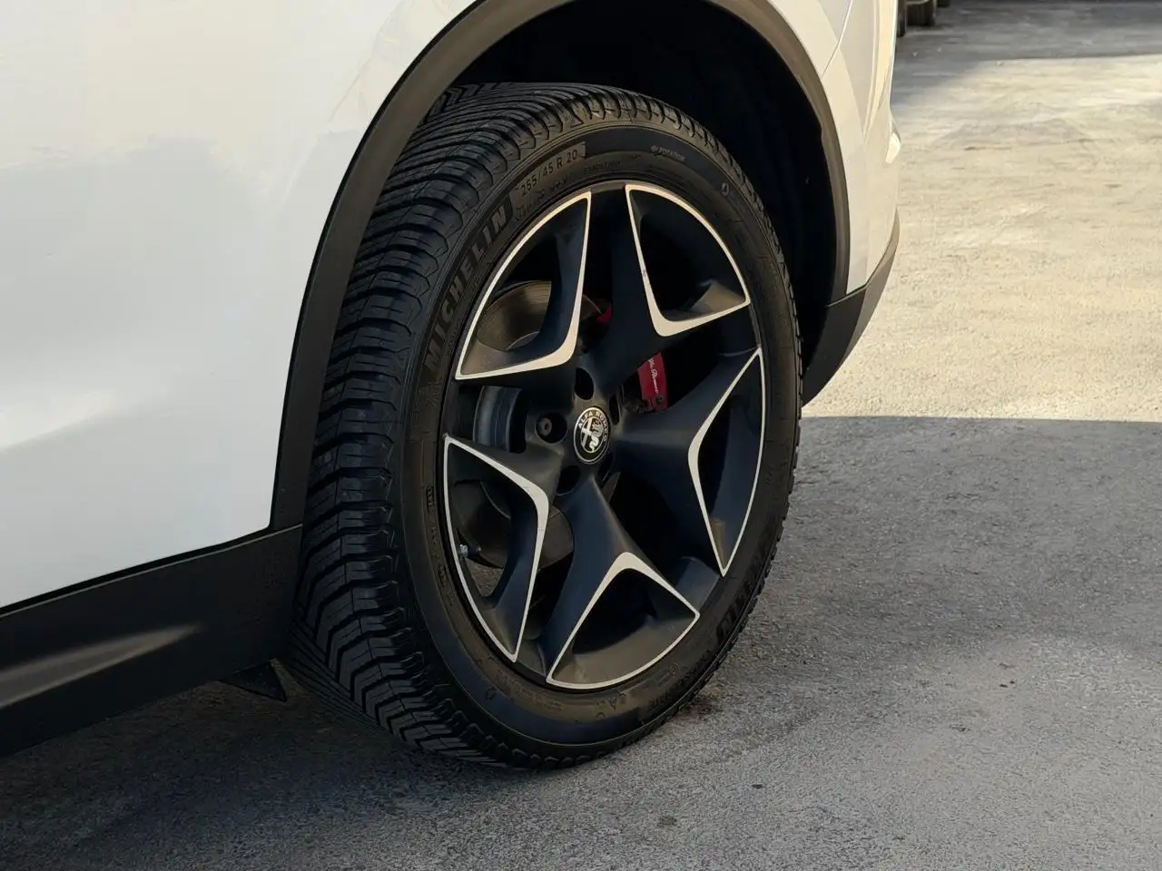 Alfa Romeo Stelvio снимка Alfa Romeo Stelvio