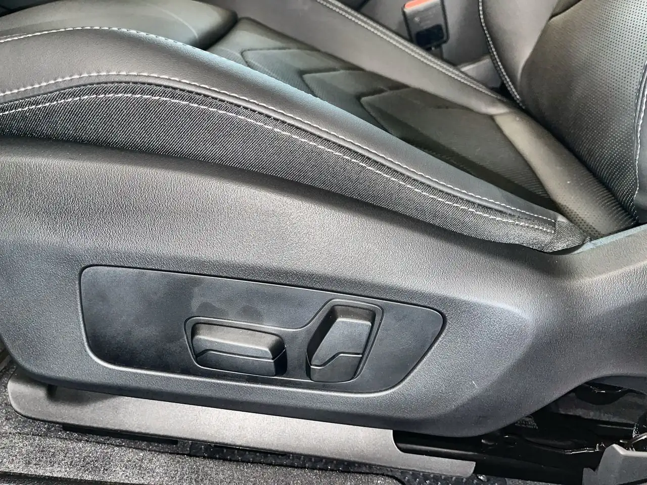 BMW 2 Series photo BMW 2 Series
