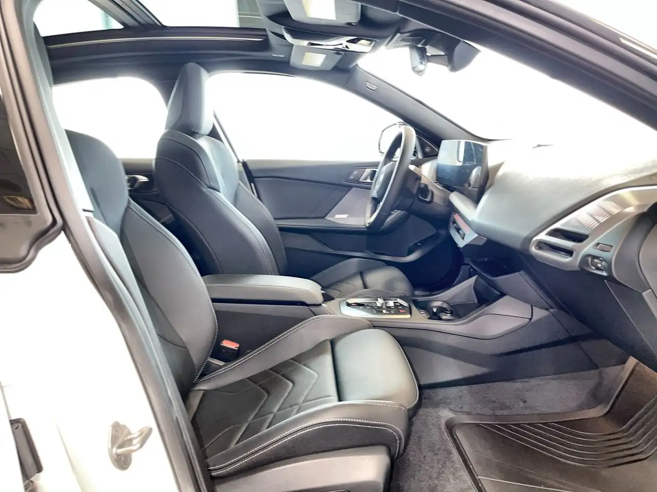 BMW 2 Series photo BMW 2 Series