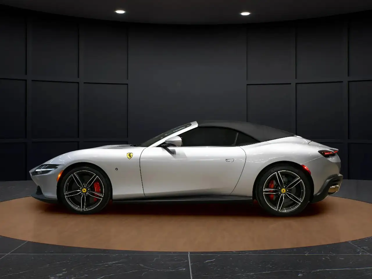 Ferrari Roma снимка Ferrari Roma