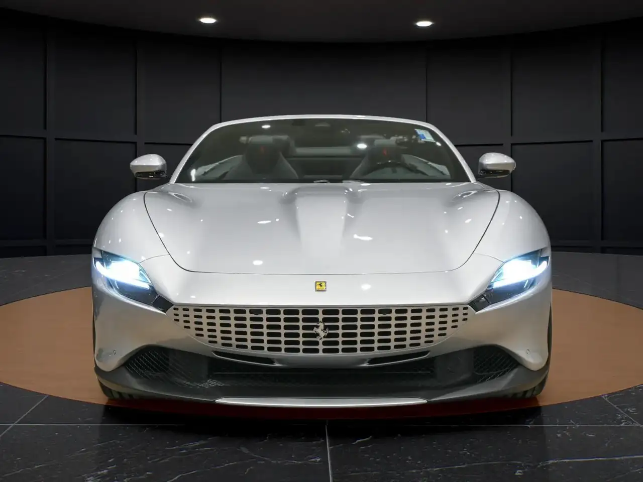 Ferrari Roma снимка Ferrari Roma