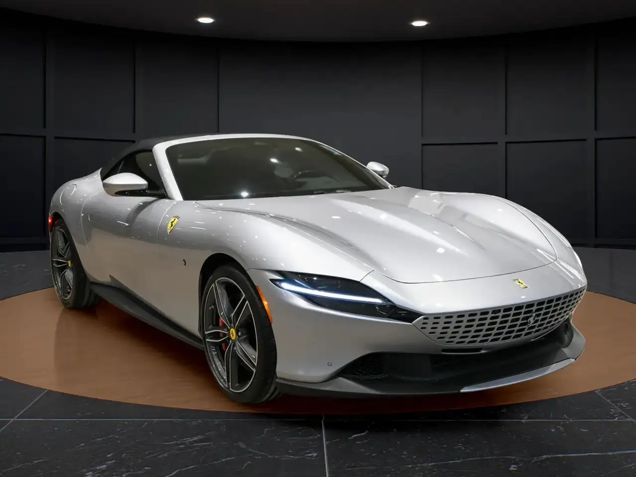 Ferrari Roma снимка Ferrari Roma