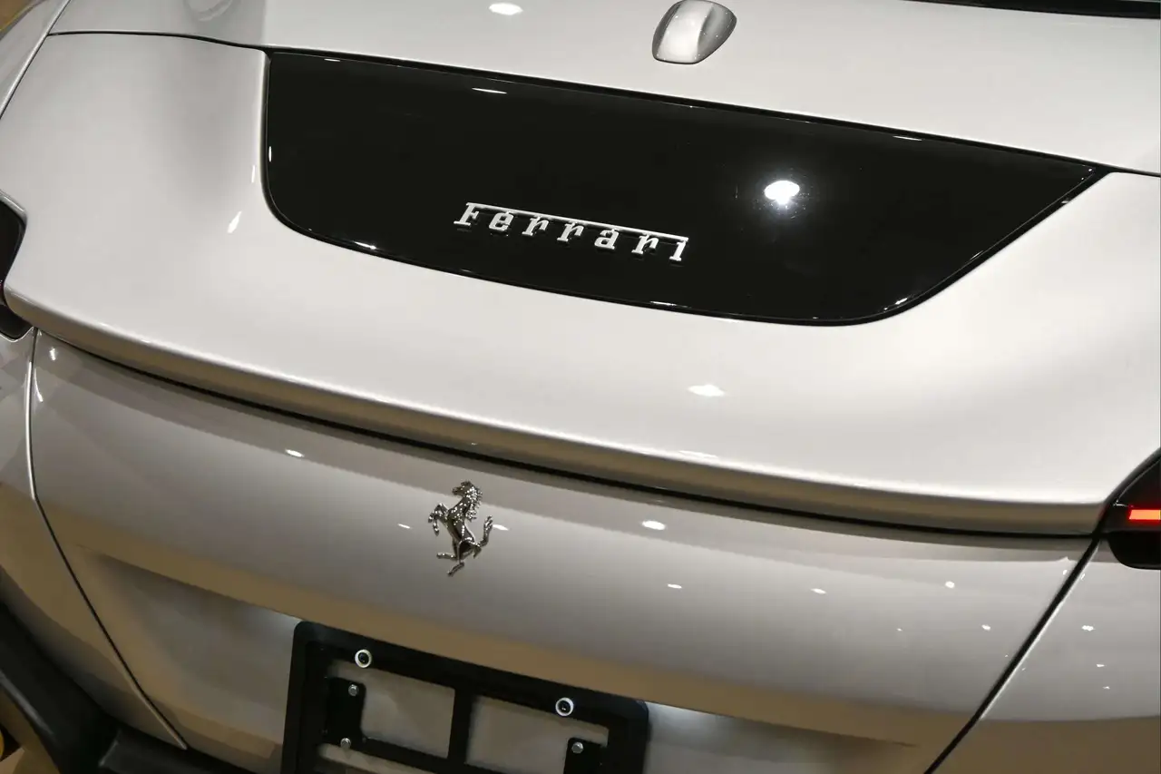 Ferrari Roma снимка Ferrari Roma