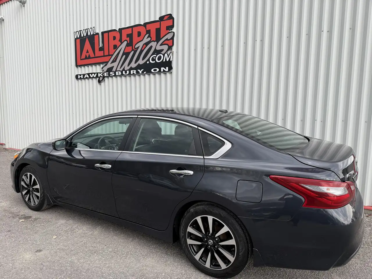 Nissan Altima снимка Nissan Altima