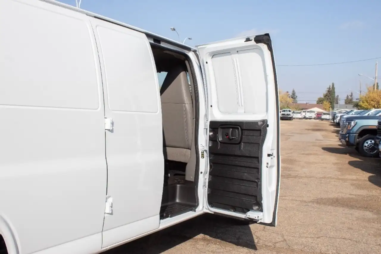 Chevrolet Express photo Chevrolet Express