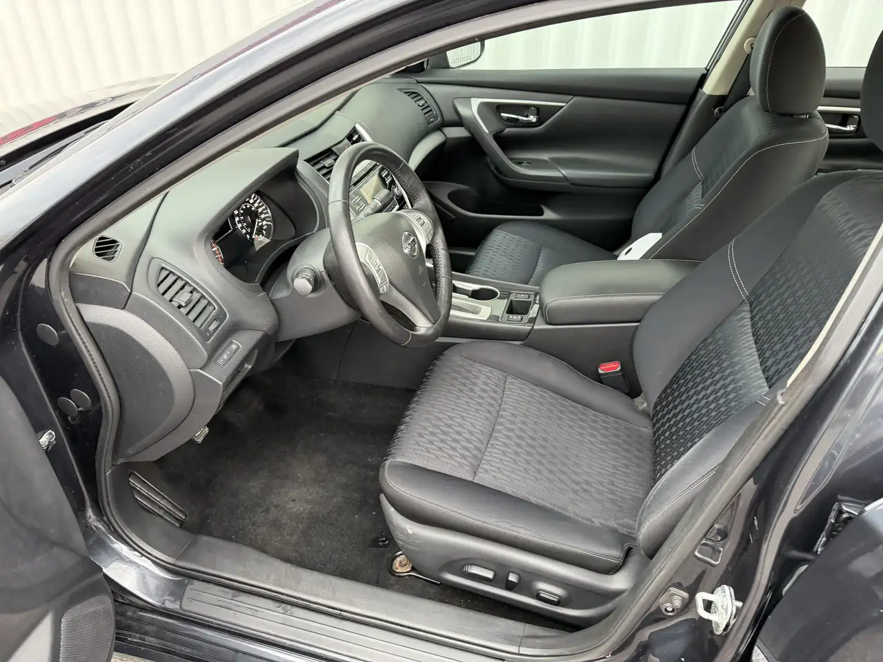 Nissan Altima снимка Nissan Altima