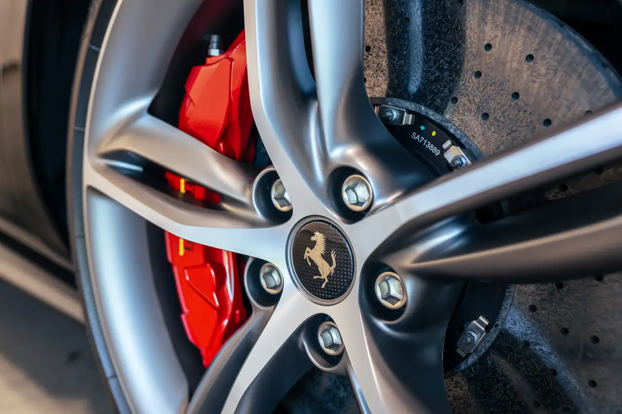 Ferrari 296 GTB снимка Ferrari 296 GTB