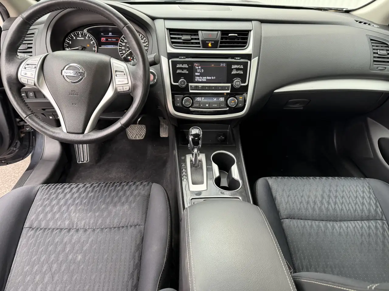 Nissan Altima снимка Nissan Altima