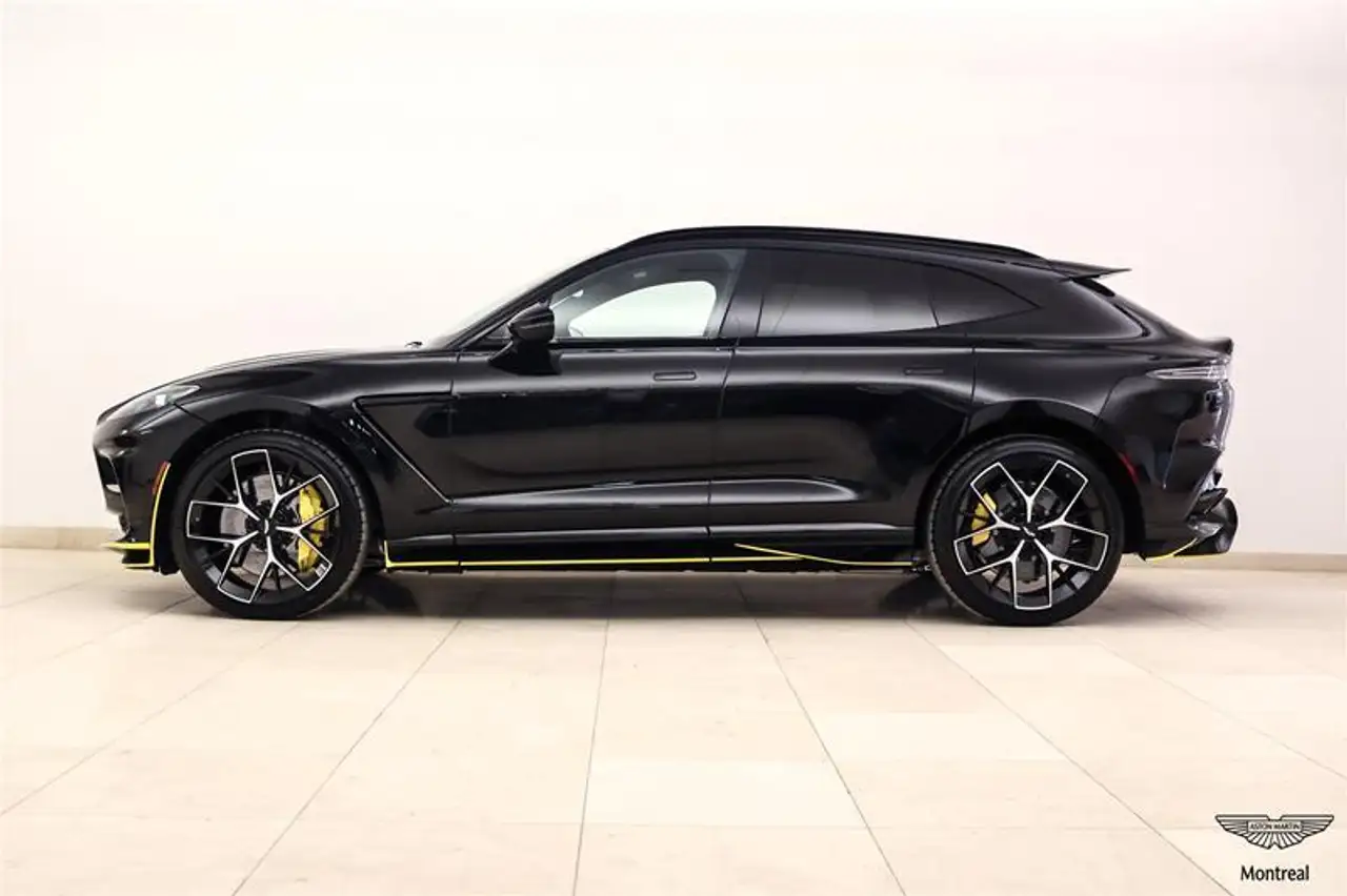 Aston Martin DBX снимка Aston Martin DBX
