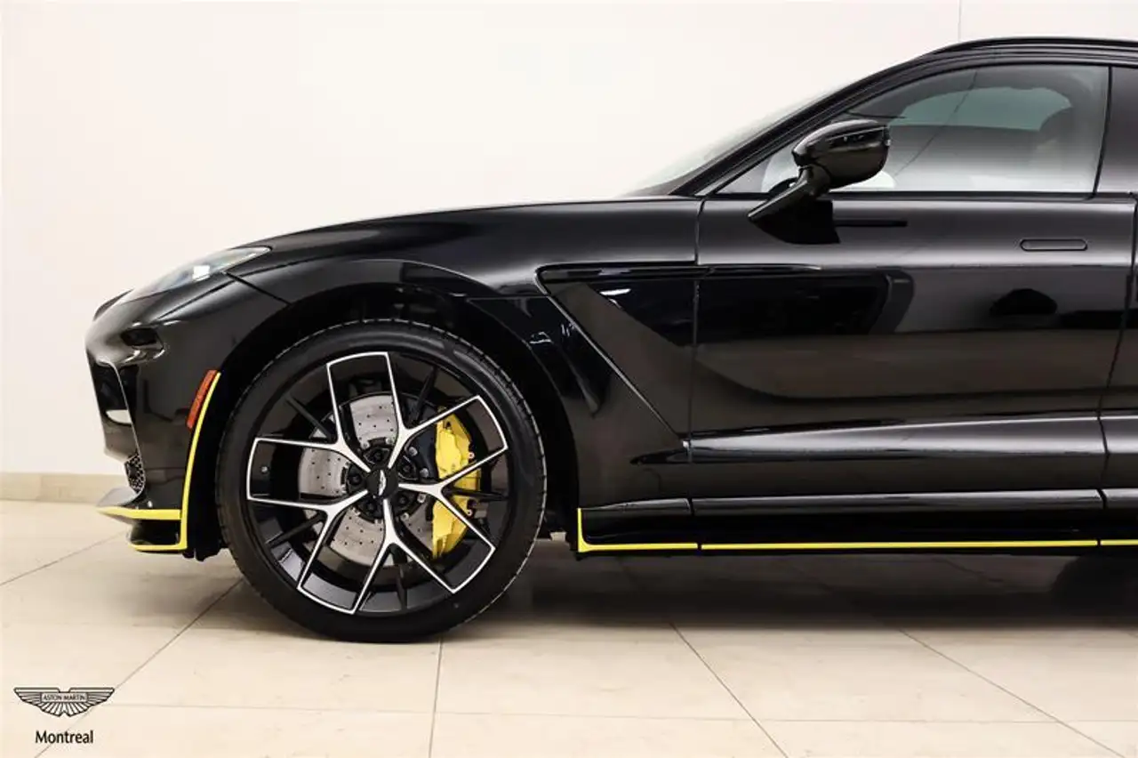 Aston Martin DBX снимка Aston Martin DBX