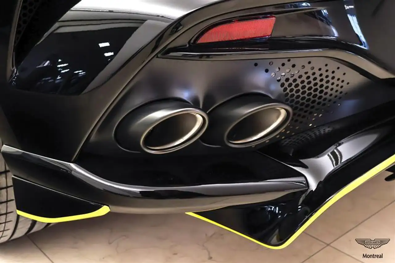 Aston Martin DBX снимка Aston Martin DBX