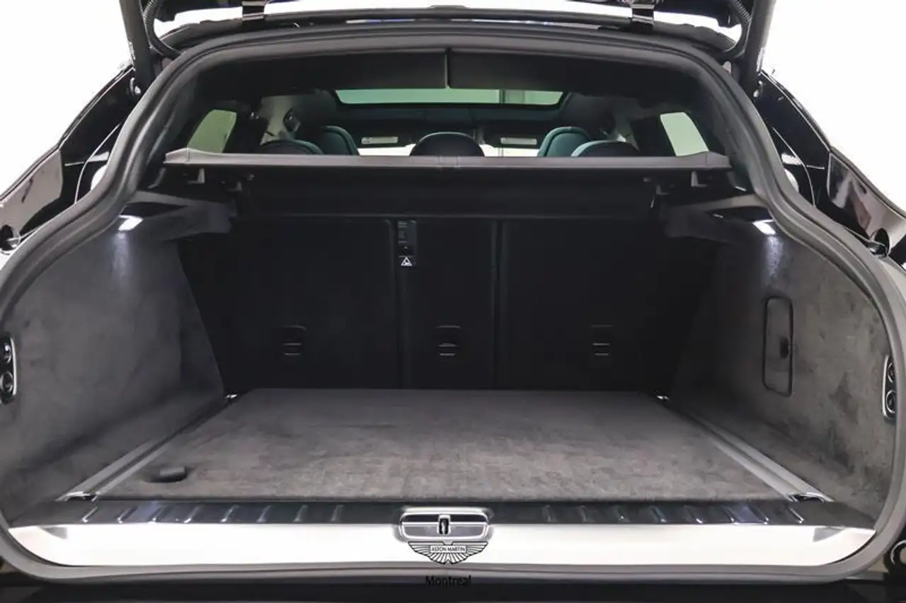 Aston Martin DBX снимка Aston Martin DBX
