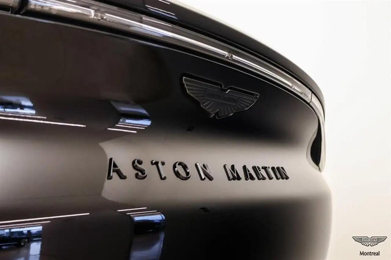 Aston Martin DBX снимка Aston Martin DBX
