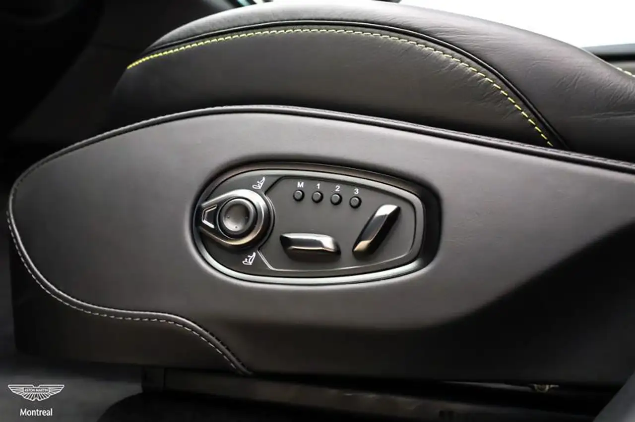 Aston Martin DBX снимка Aston Martin DBX