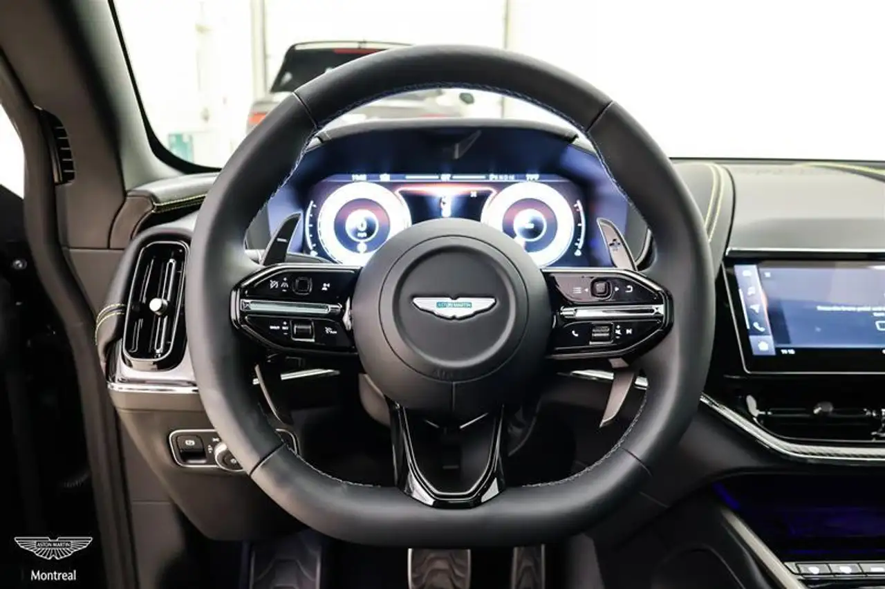 Aston Martin DBX снимка Aston Martin DBX