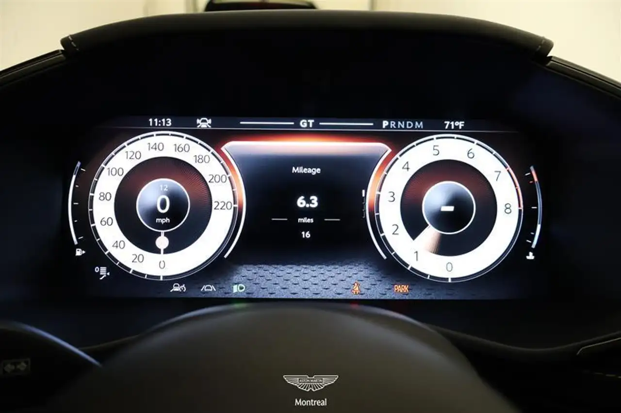 Aston Martin DBX снимка Aston Martin DBX