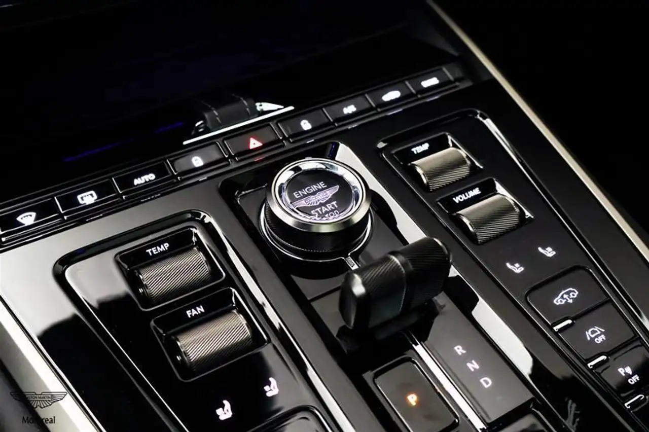 Aston Martin DBX снимка Aston Martin DBX