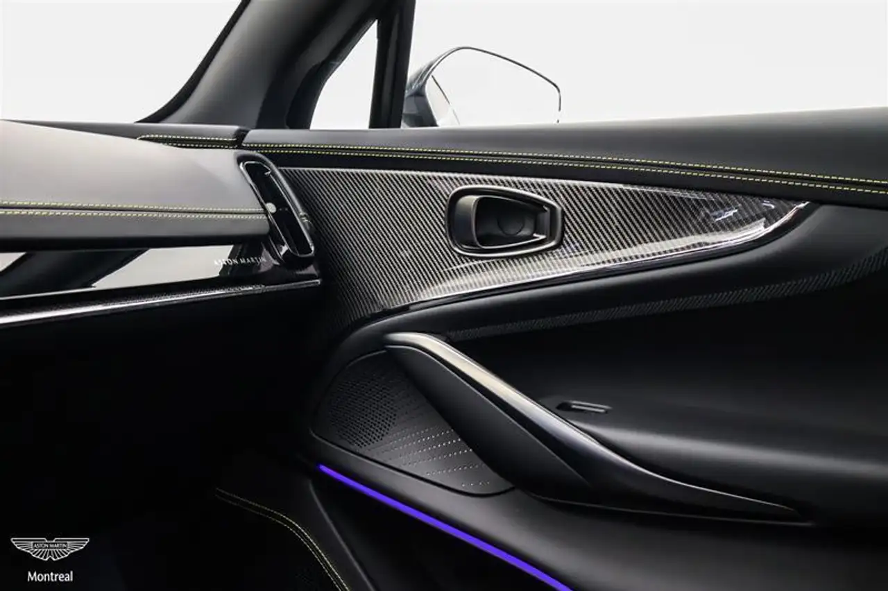 Aston Martin DBX снимка Aston Martin DBX