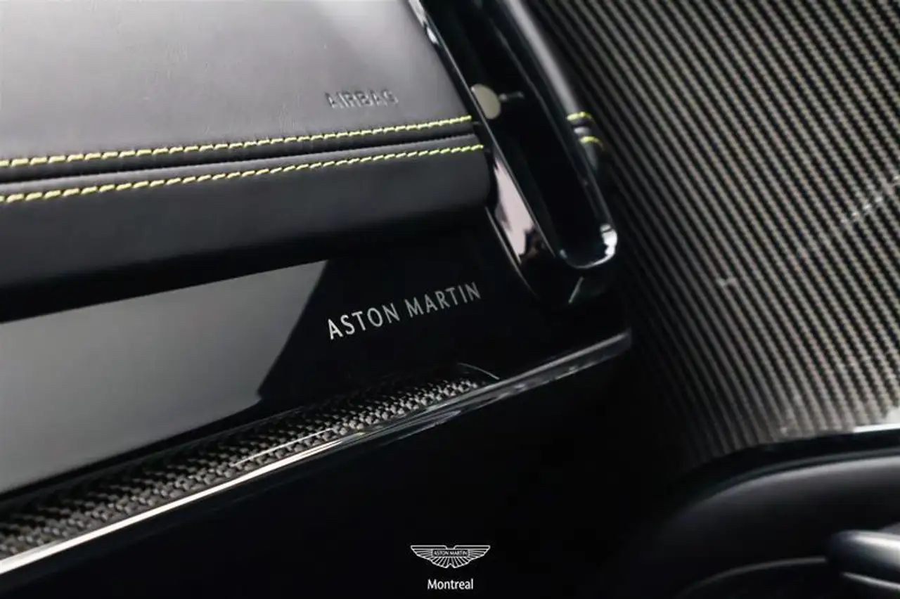 Aston Martin DBX снимка Aston Martin DBX