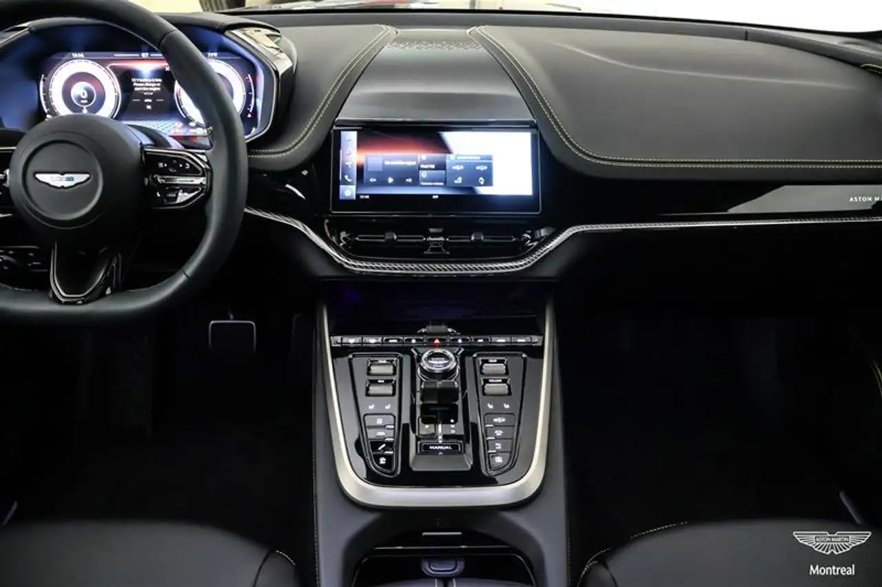 Aston Martin DBX снимка Aston Martin DBX
