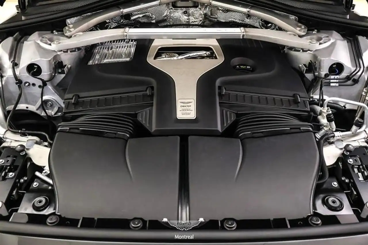 Aston Martin DBX снимка Aston Martin DBX