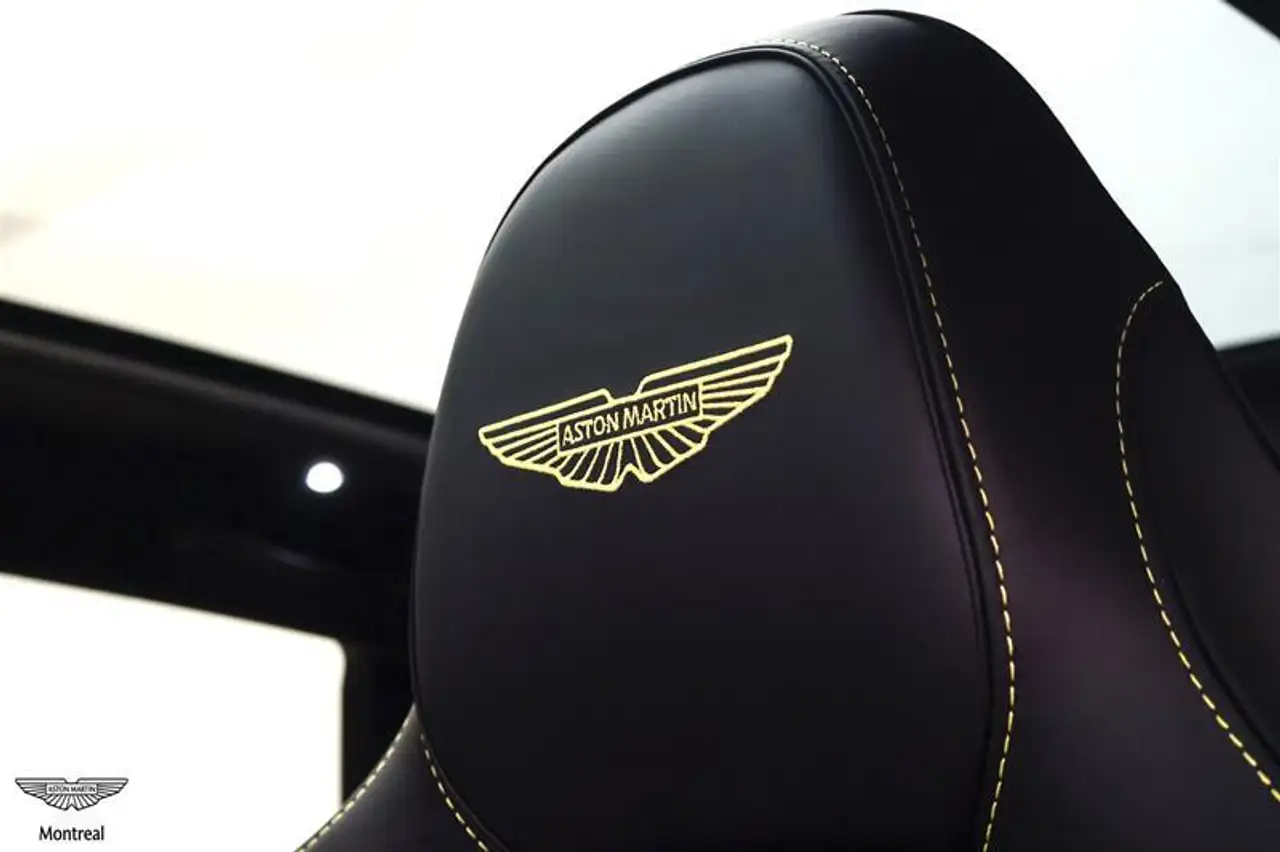 Aston Martin DBX снимка Aston Martin DBX