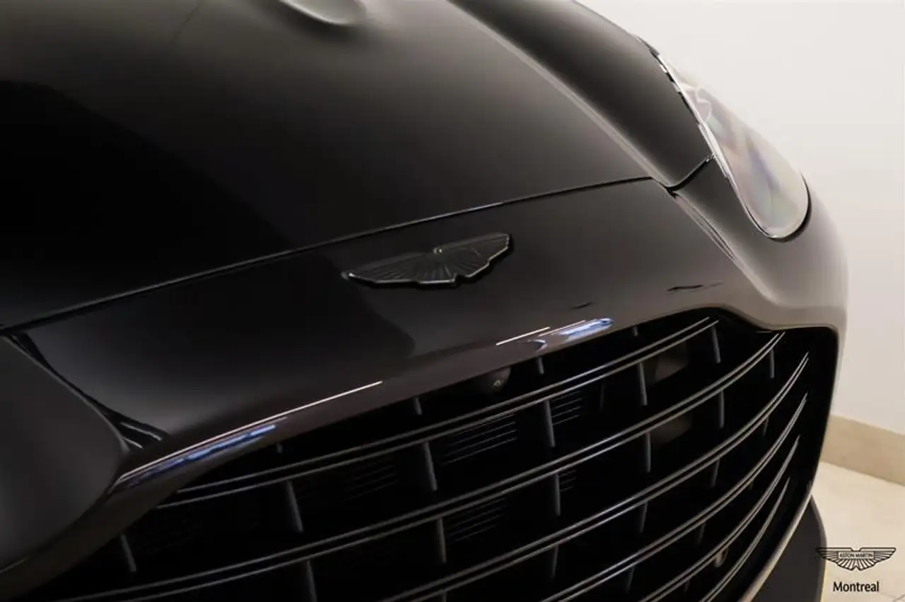 Aston Martin DBX снимка Aston Martin DBX