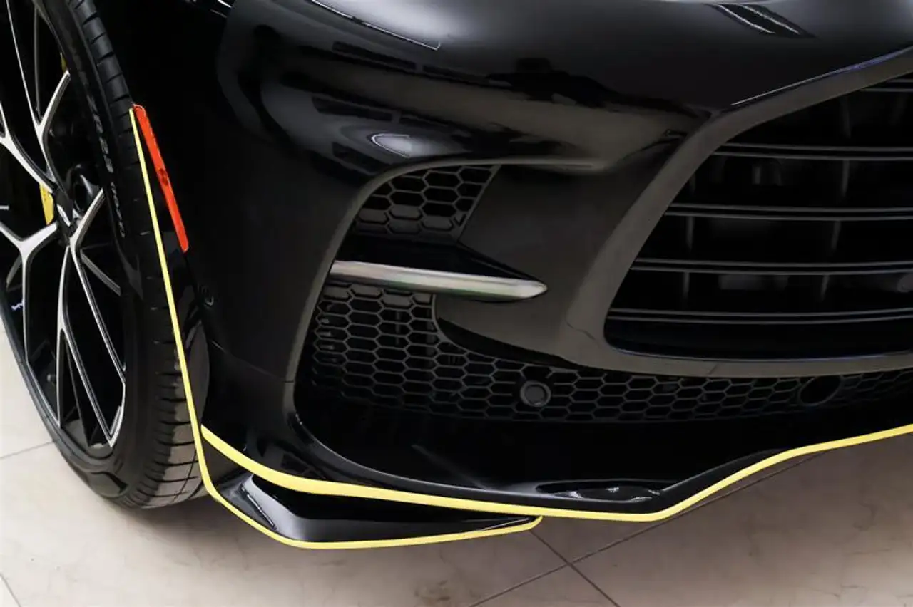 Aston Martin DBX снимка Aston Martin DBX