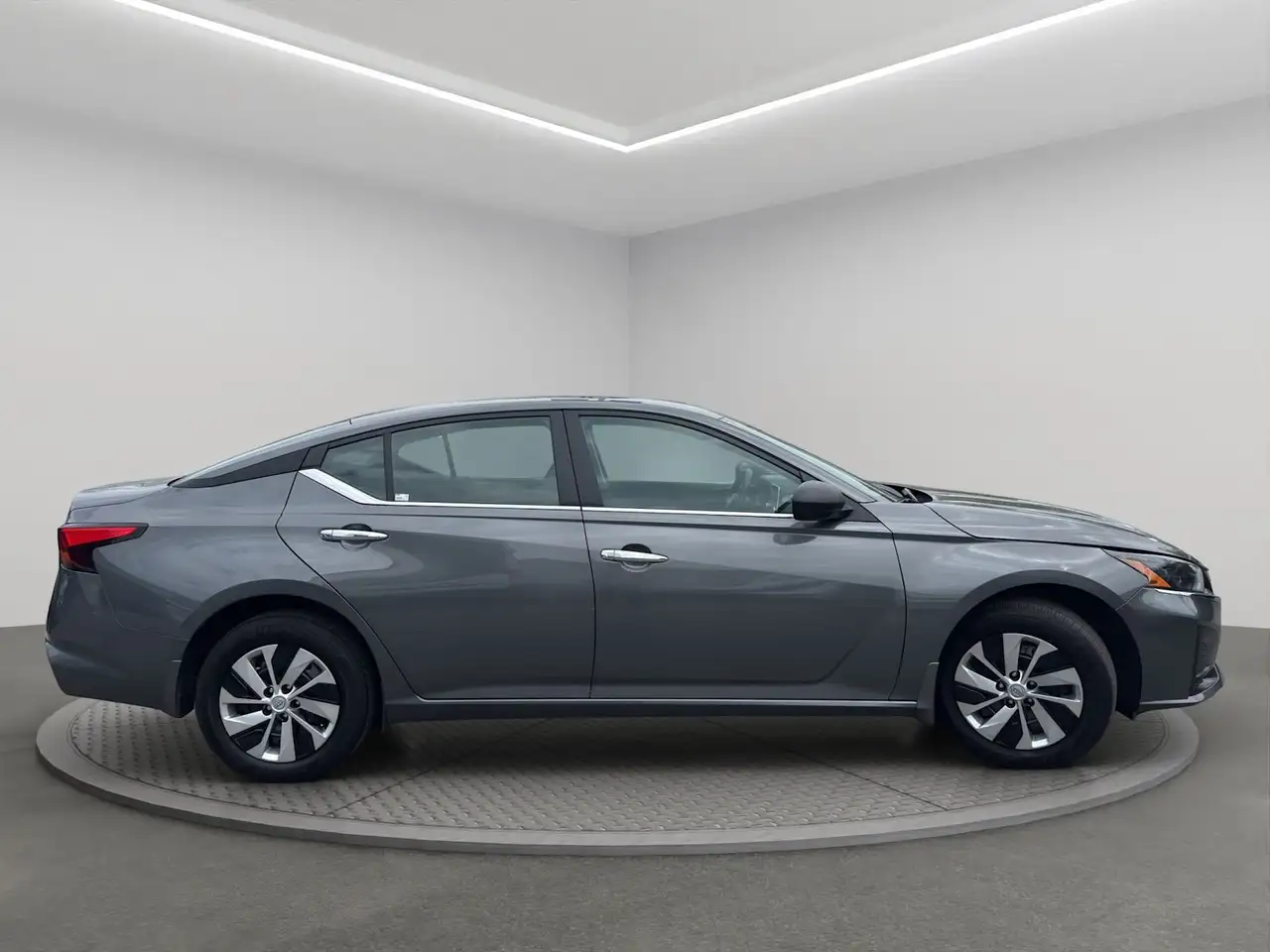Nissan Altima снимка Nissan Altima