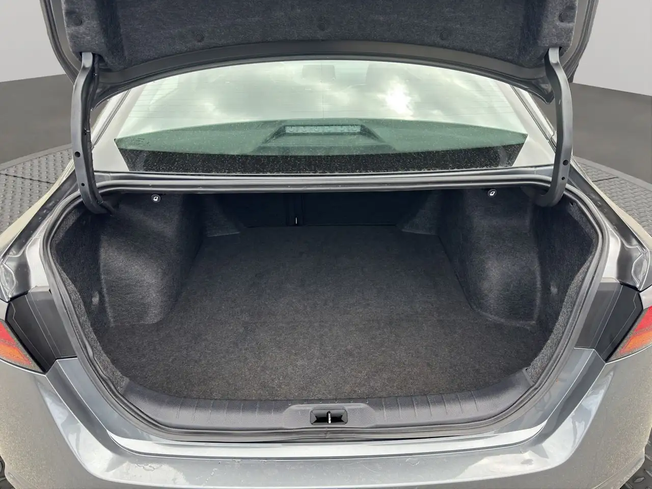 Nissan Altima снимка Nissan Altima