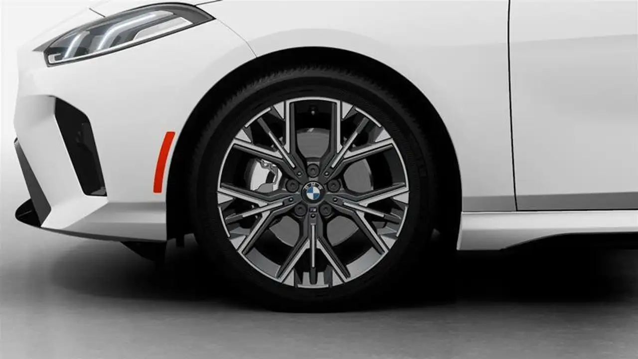 BMW 2 Series photo BMW 2 Series