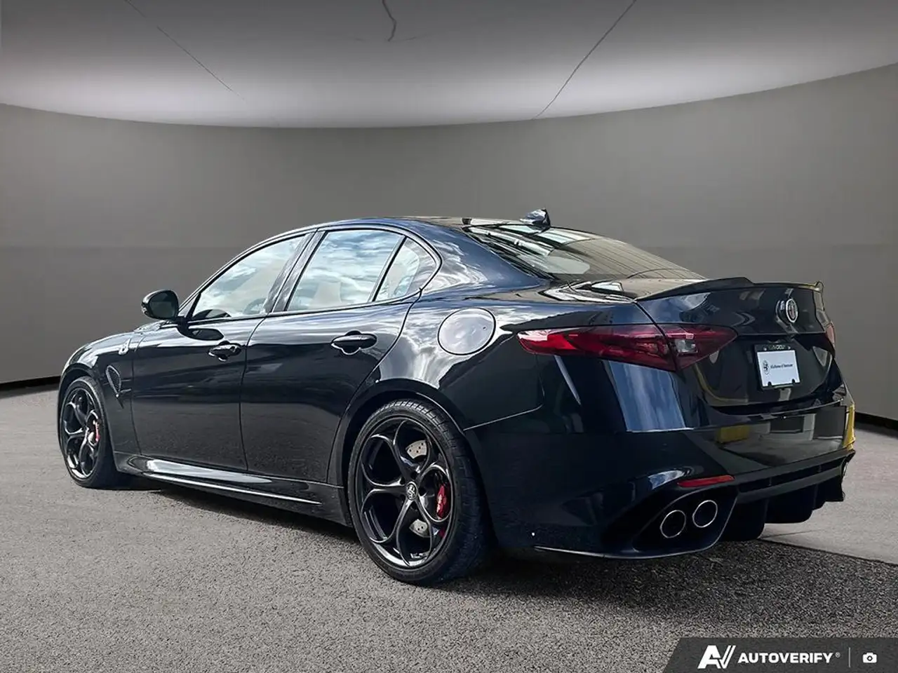 Alfa Romeo Giulia снимка Alfa Romeo Giulia