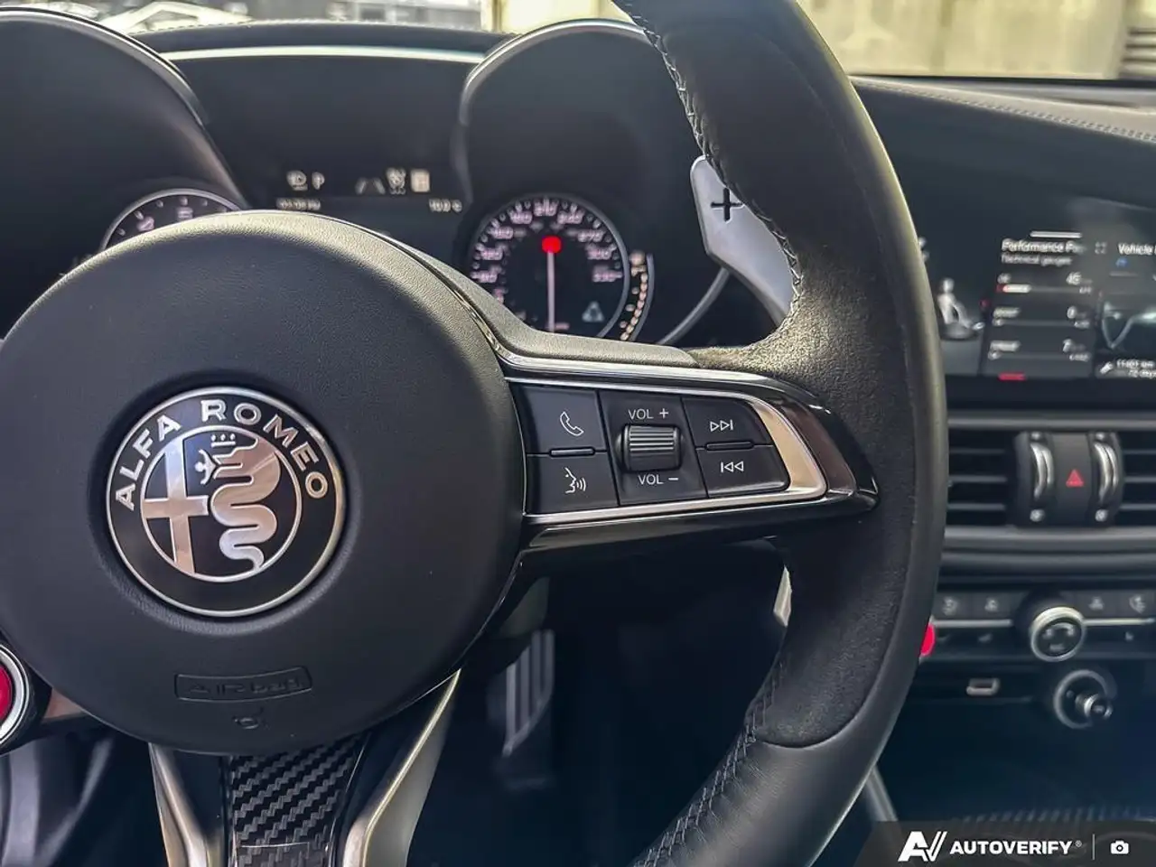 Alfa Romeo Giulia снимка Alfa Romeo Giulia