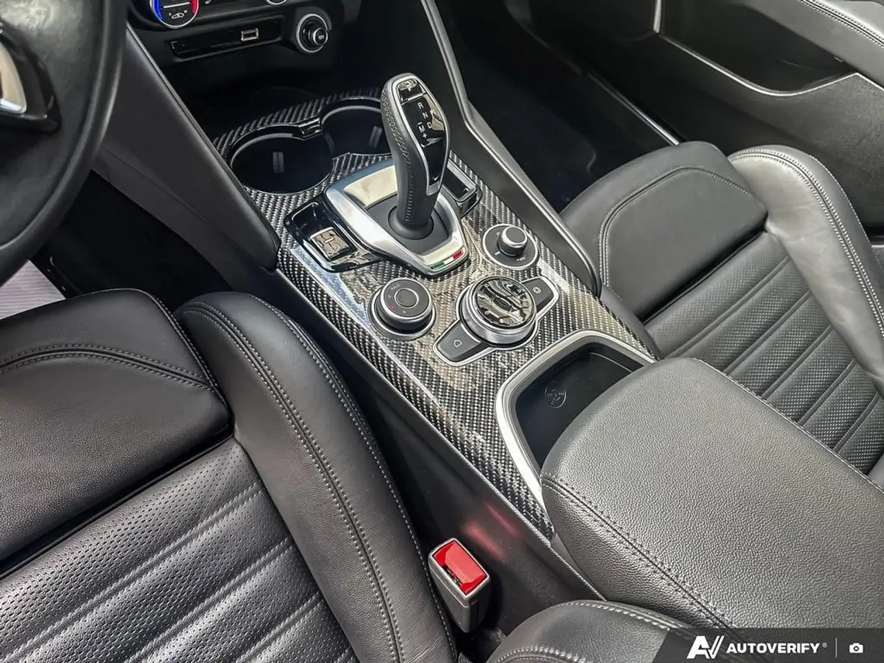Alfa Romeo Giulia снимка Alfa Romeo Giulia