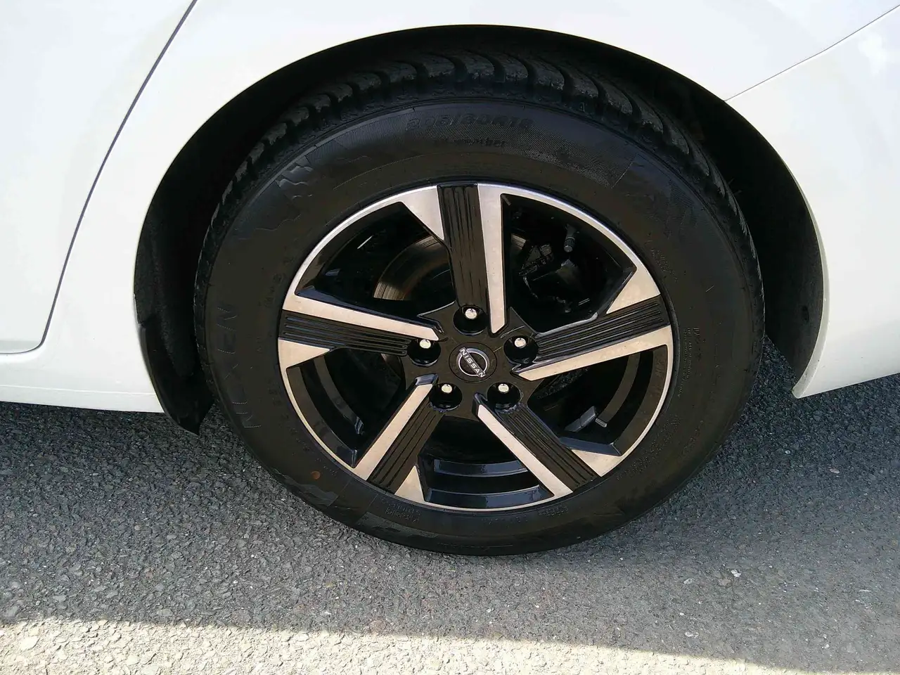Nissan Sentra снимка Nissan Sentra