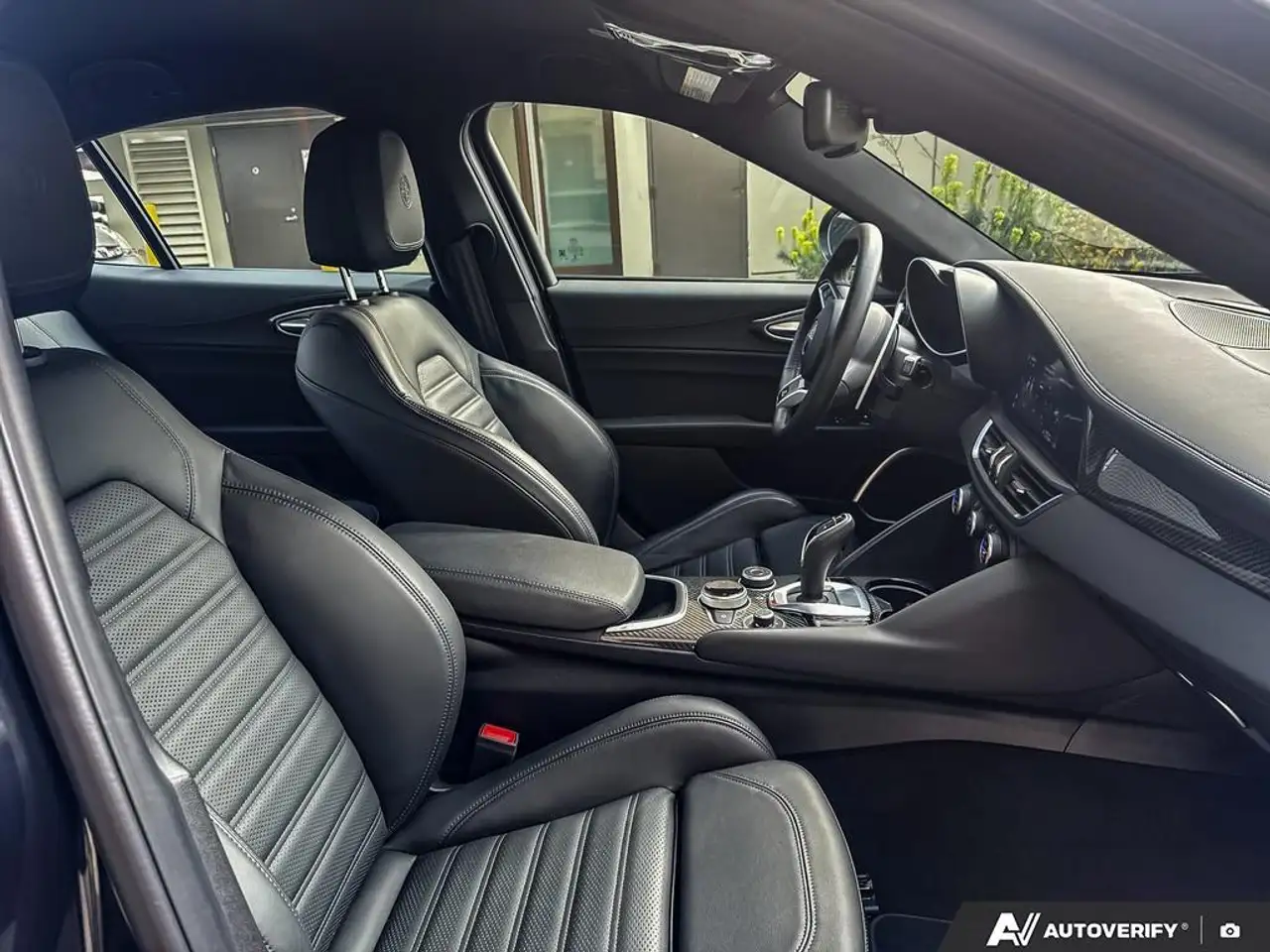 Alfa Romeo Giulia снимка Alfa Romeo Giulia