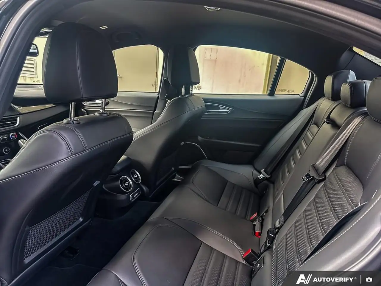 Alfa Romeo Giulia снимка Alfa Romeo Giulia