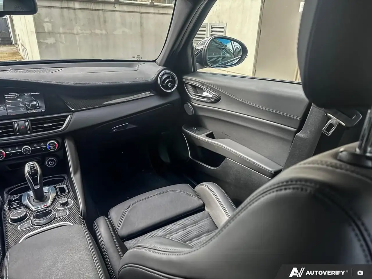 Alfa Romeo Giulia снимка Alfa Romeo Giulia